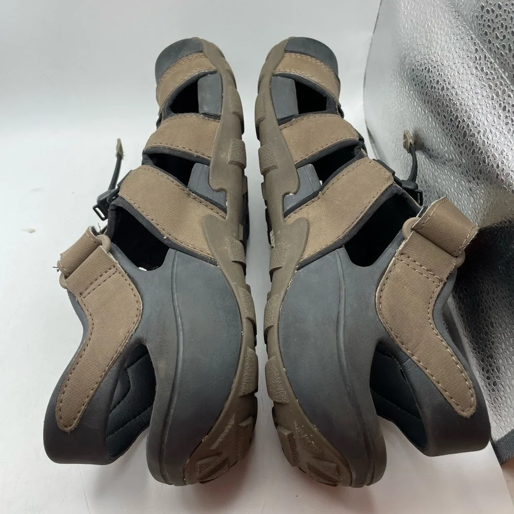 Teva Flintwood men’a brown hiking sandals size 8
